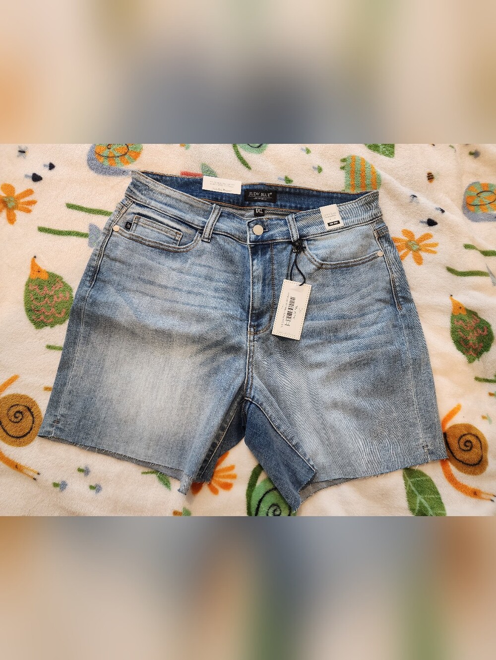 Judy Blue Light Wash Denim Cutoff Shortsin Size 1x. Brand New With Tags!